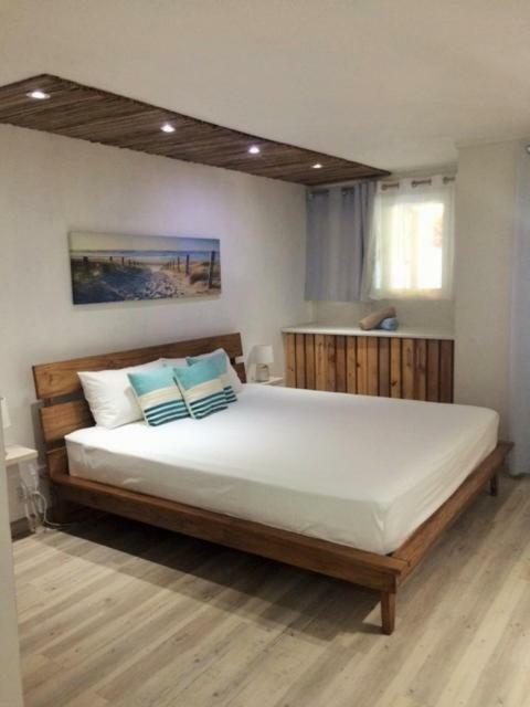 Holiday Surf Lodge Тамарин Екстериор снимка